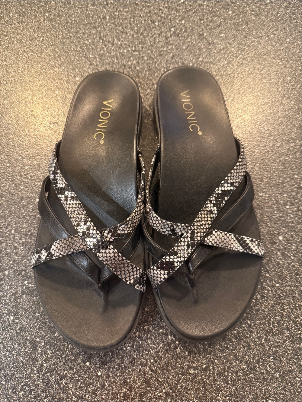 Women’s Vionic Black with Gray Snake-Print Cross-Strap Sandals - size 7